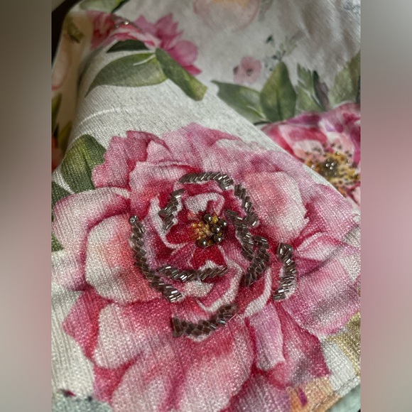 Pink, yellow floral table runner - Picture 5 of 5